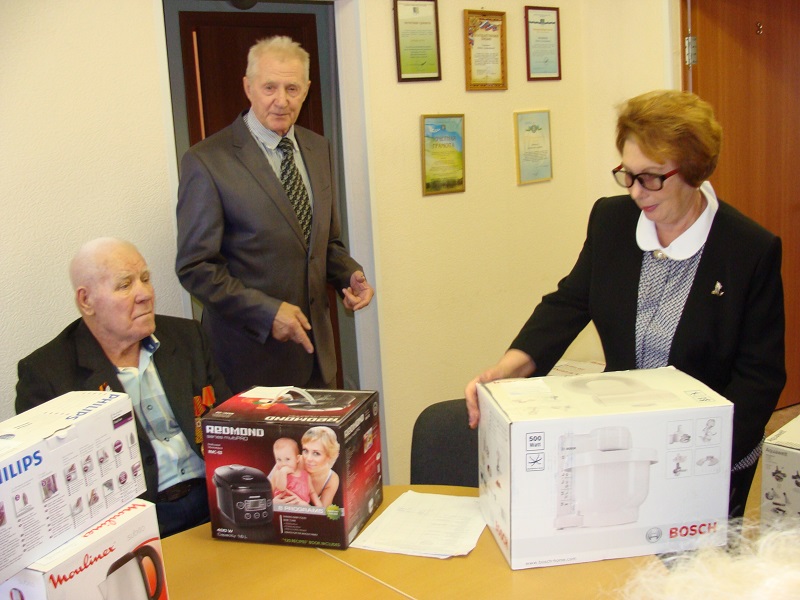 Энергетики поздравили с праздником пожилых людей Когалыма