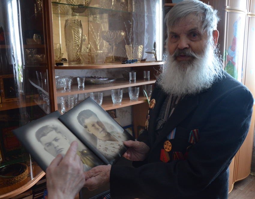 Сотрудники Тюменской энергосбытовой компании поздравляют ветеранов