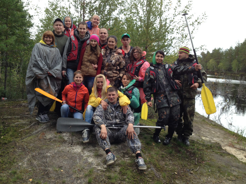 Сотрудники ОАО "ТЭК" в непогоду покорили лесную реку на плотах
