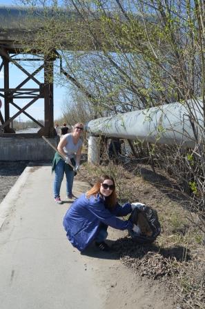 Рабочую неделю энергетики завершили проведением субботника