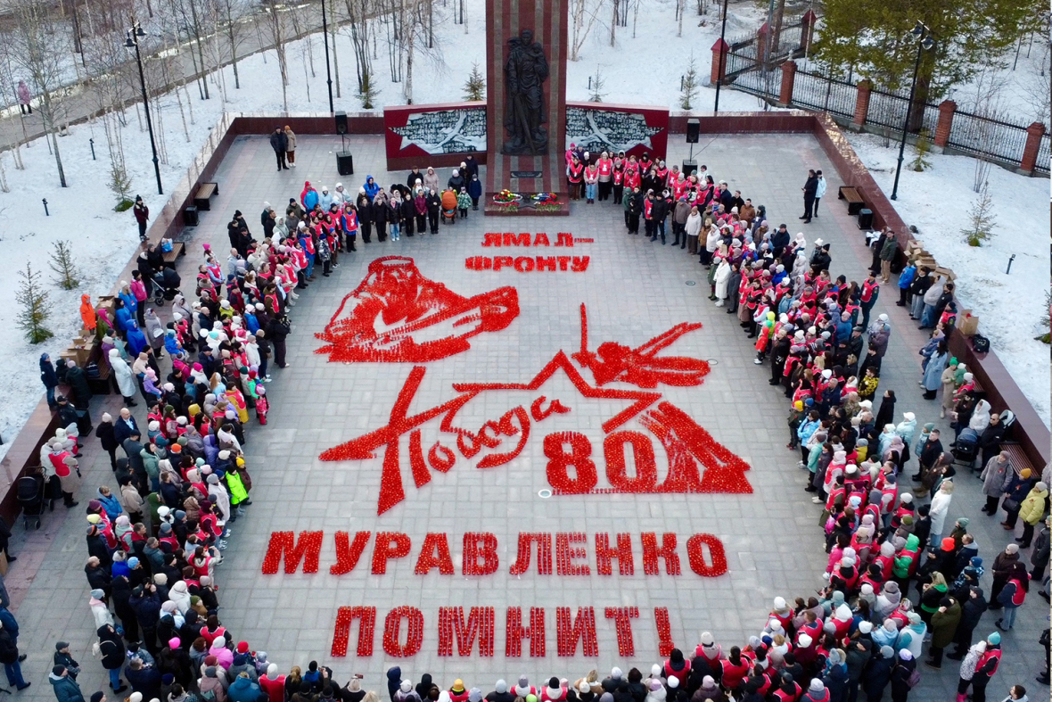 Энергетики из Муравленко приняли участие в фестивале огненных картин в сквере Победы.jpg