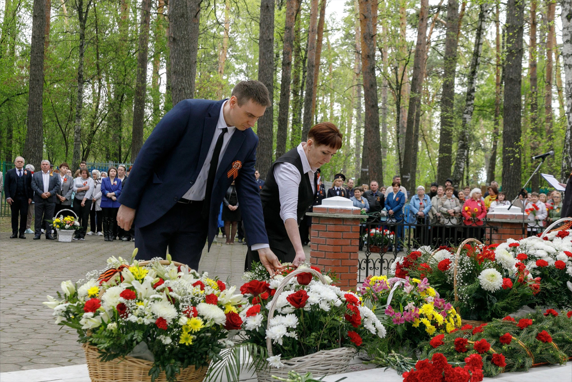 Возложение цветов в Заводоуковске.jpg