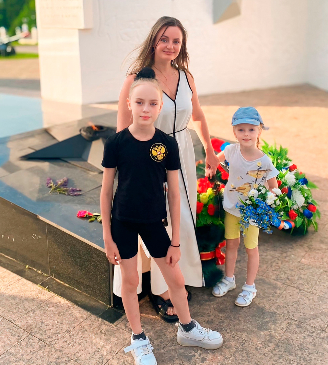 Семья Балабан посетила скульптурно-мемориальный комплекс «Тоболяков Бессмертный полк», город Тобольск