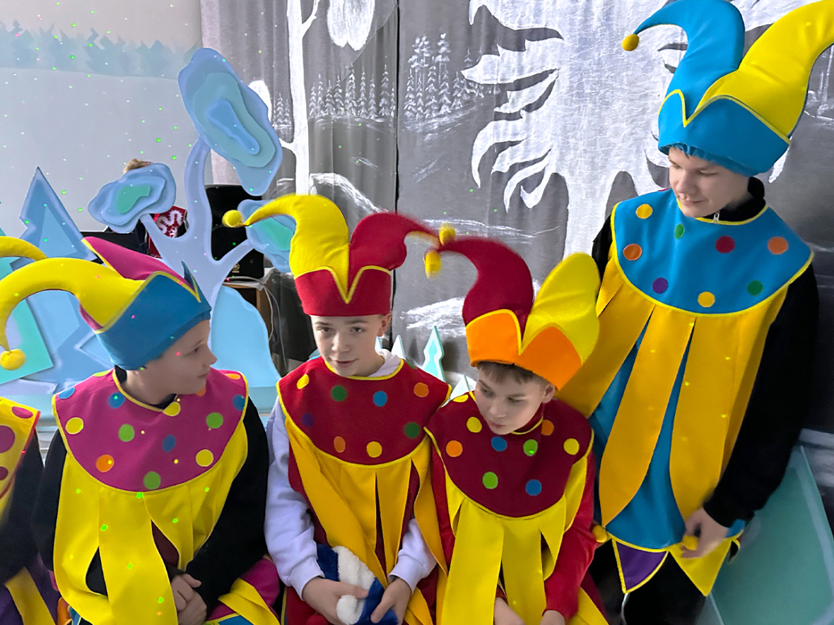 Примерили сказочные образы и устроили новогоднее дефиле в Доме Моды Деда Мороза