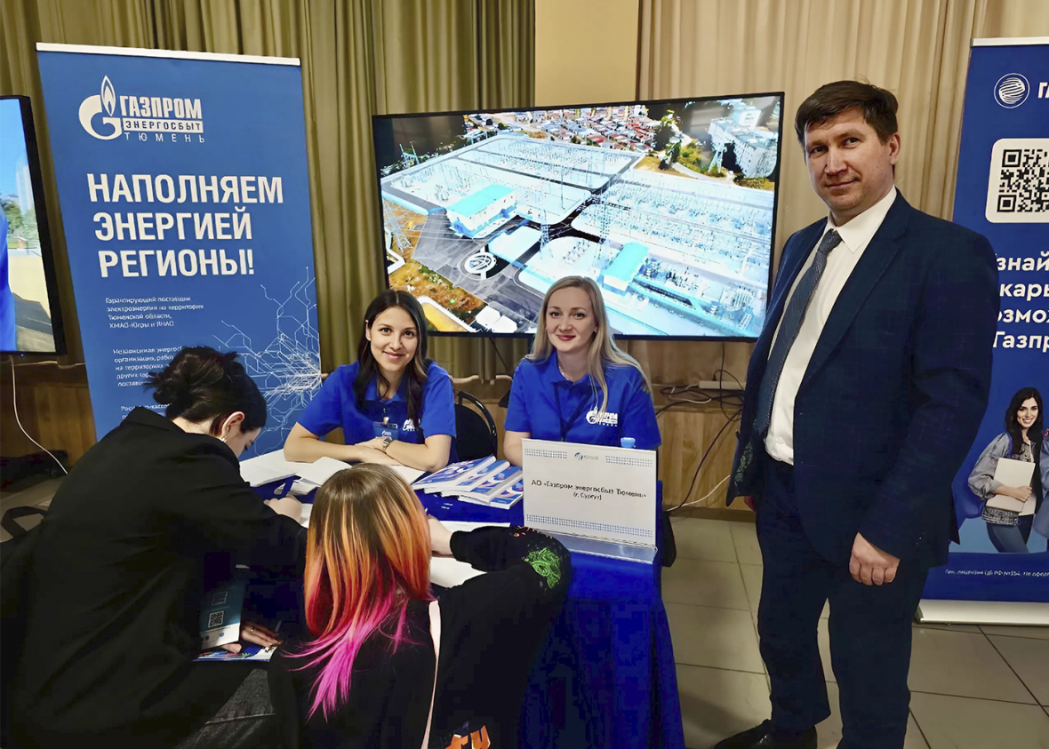 На ярмарке вакансий в Сургутском государственном университете проведено 50 собеседований со студентами.jpg